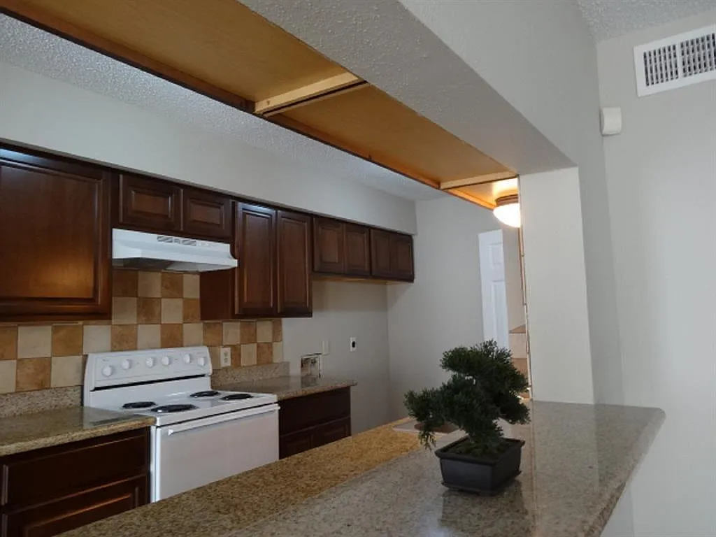 3 bed, 2.5 bath, 1786 sqft, $1,650 — Photo 2