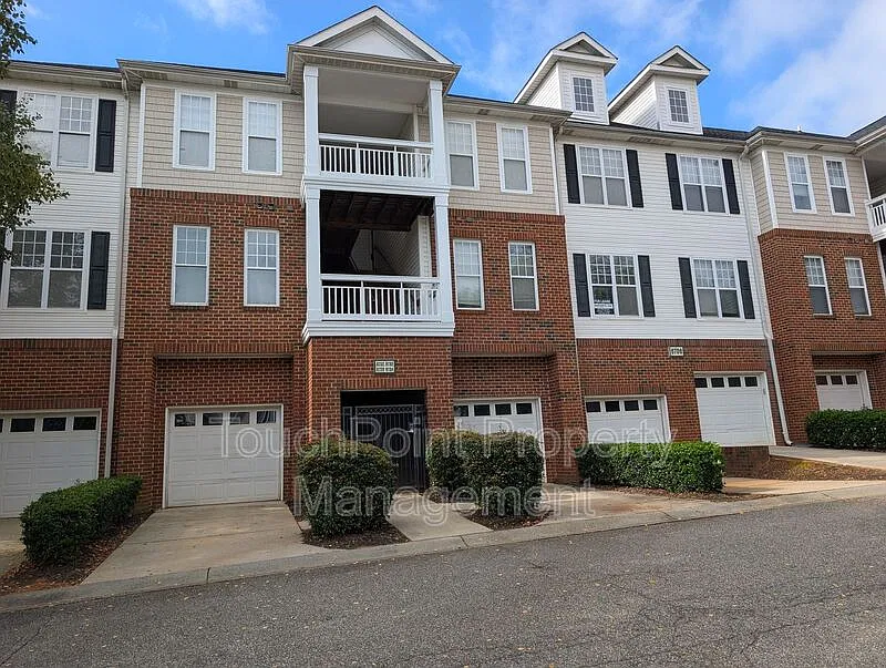 6730 Mallard Park Dr