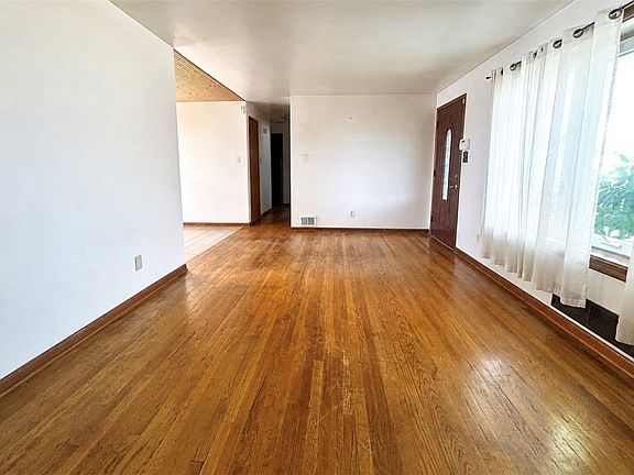 4th image of 205 Highland Dr
