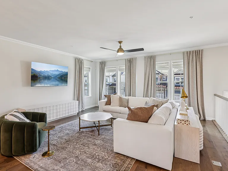 21 Dahlia Dr — Photo 4