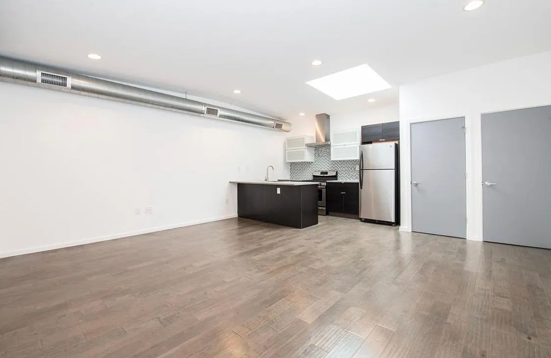 2 bed, 1200 sqft, $2,100 — Photo 1
