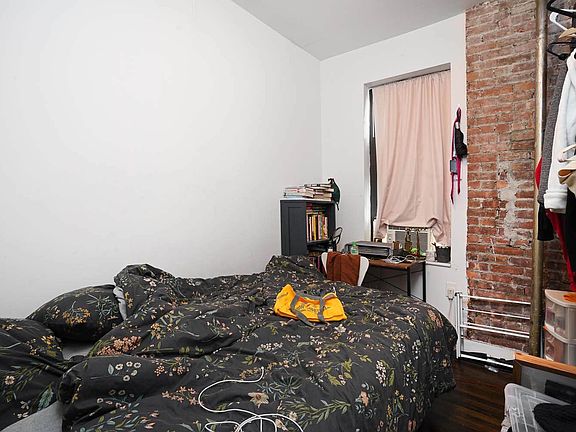 3rd image of 203 17th St APT 28