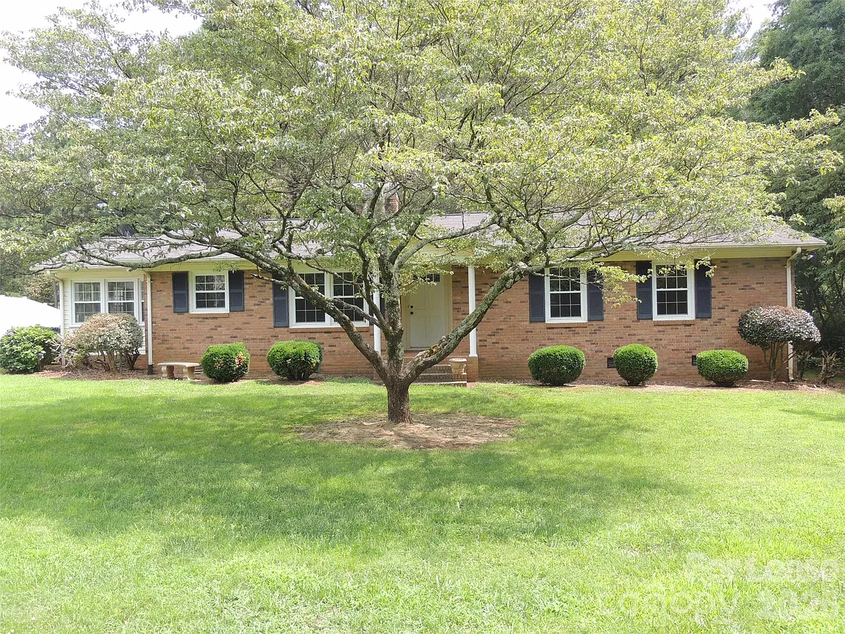 Building Photo - 131 Holbrook St