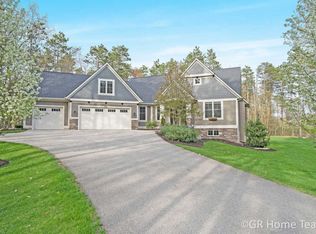 832 Little Bee Ln NE, Ada, MI 49301