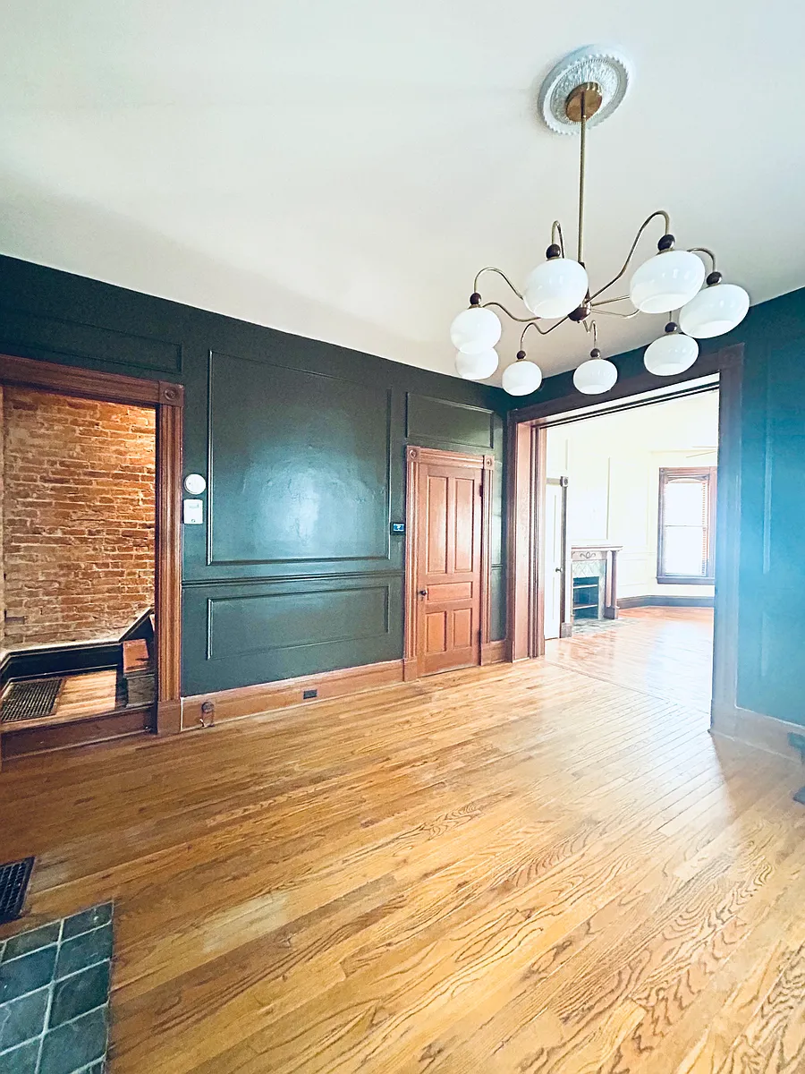 Building Photo - 306 N 6th St