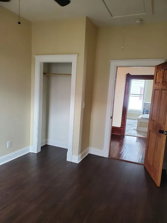 Building Photo - 406 E Unaka Ave #5