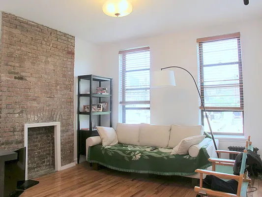 Rented by Salizzoni Realty | media 33