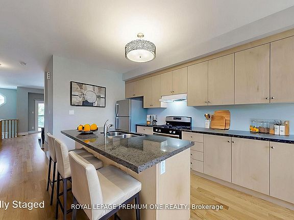 4th image of 71 Dryden Way