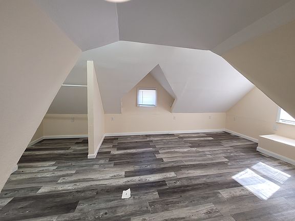 4th image of 810 N Hobson Ave