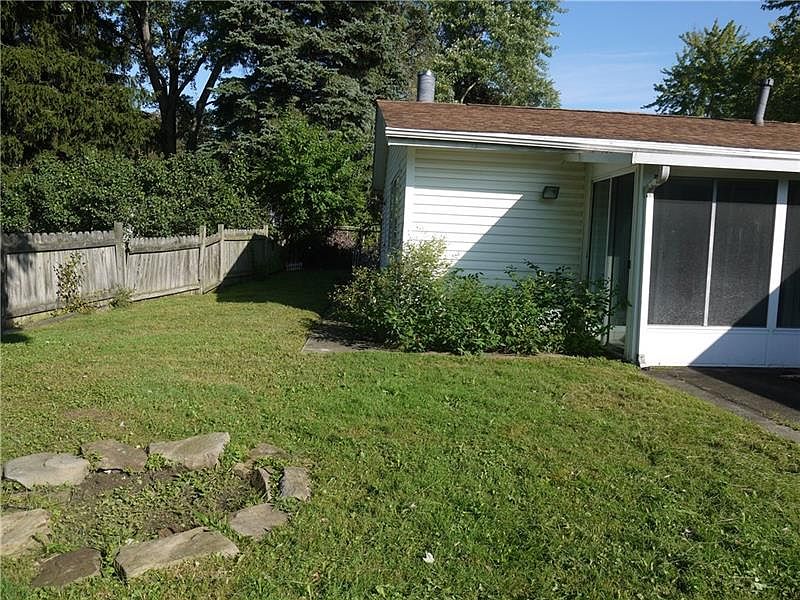 2nd image of 404 Sussex Dr