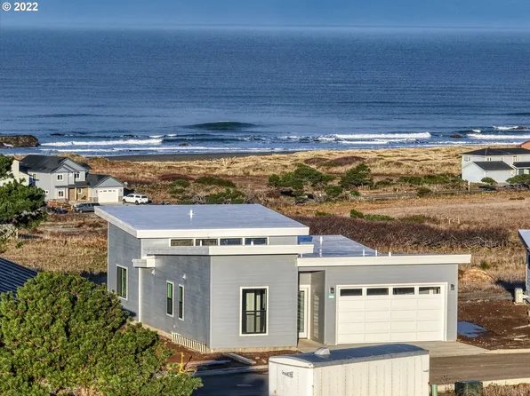 30422 Sawyer Way, Gold Beach, OR 97444