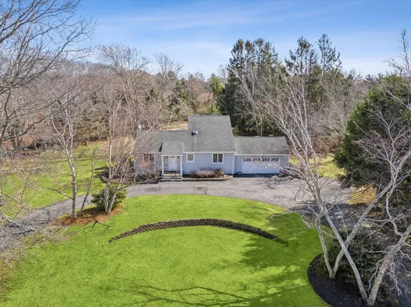 435 Old Saddle Ln, Cutchogue, NY 11935