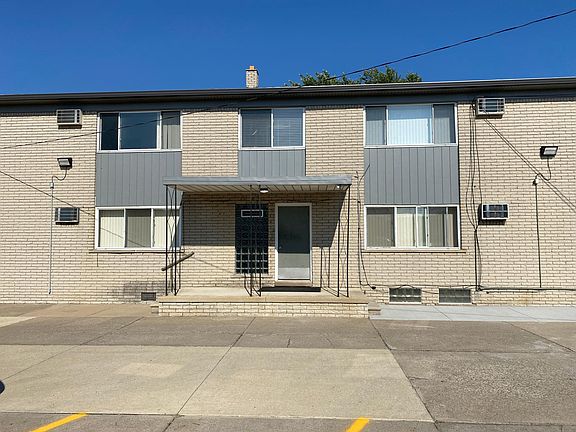 Coolidge Apts - Parking and Rear Entrance