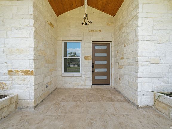 2nd image of 118 S Gardenview