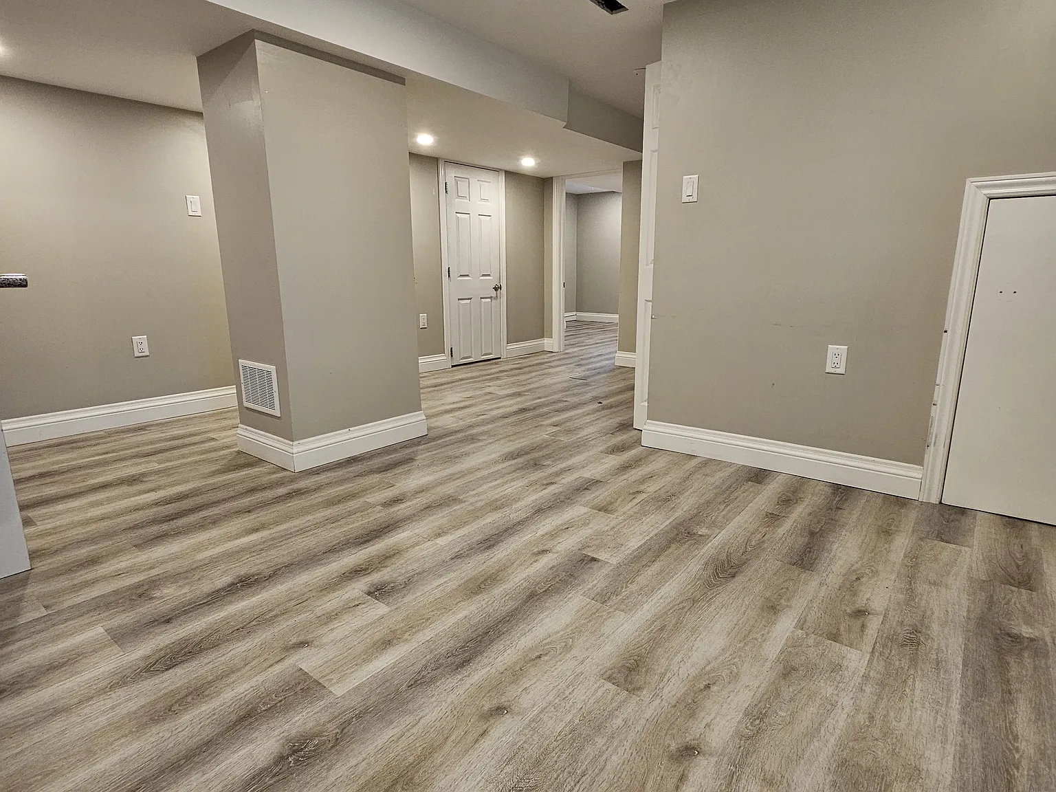 320 East 19th Street Hamilton — Photo 4