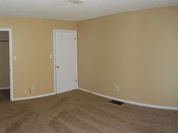 5th image of 4808 Rainbow Cir APT 2