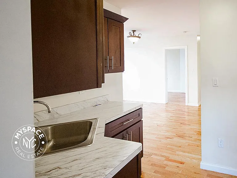 244 Roebling St #16 — Photo 3