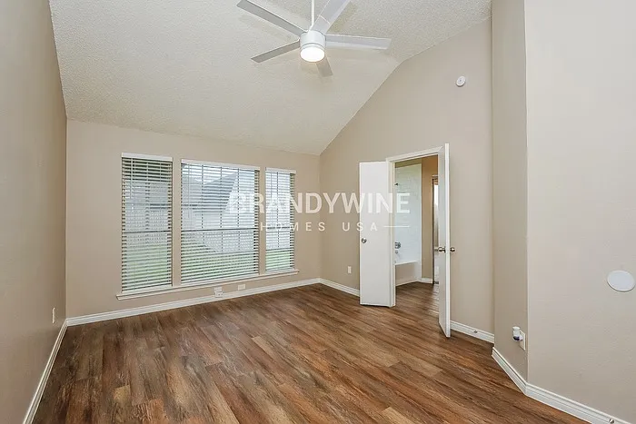 737 Lionel Way — Photo 13