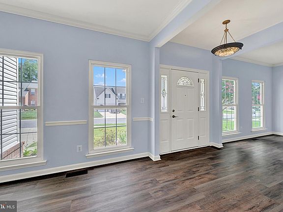 3rd image of 1420 Moonshadow Rd