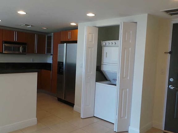 3rd image of 610 Clematis St APT 520