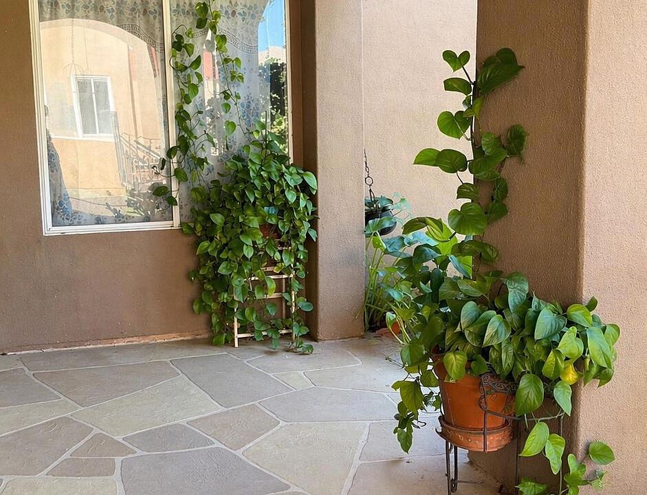 1st image of 84553 Las Lunas Ave