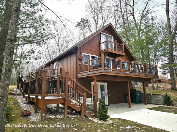 3232 Lakeview Dr, Harrison, MI 48625