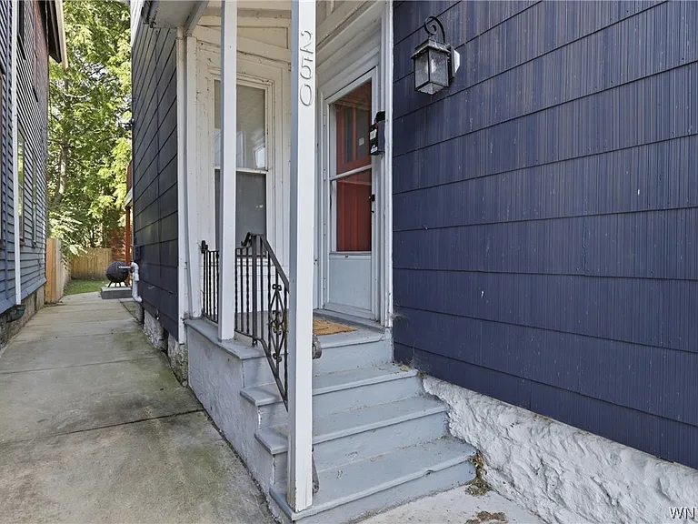 250 West Ave — Photo 3