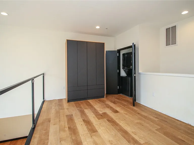 33 Russell St #202 — Photo 25