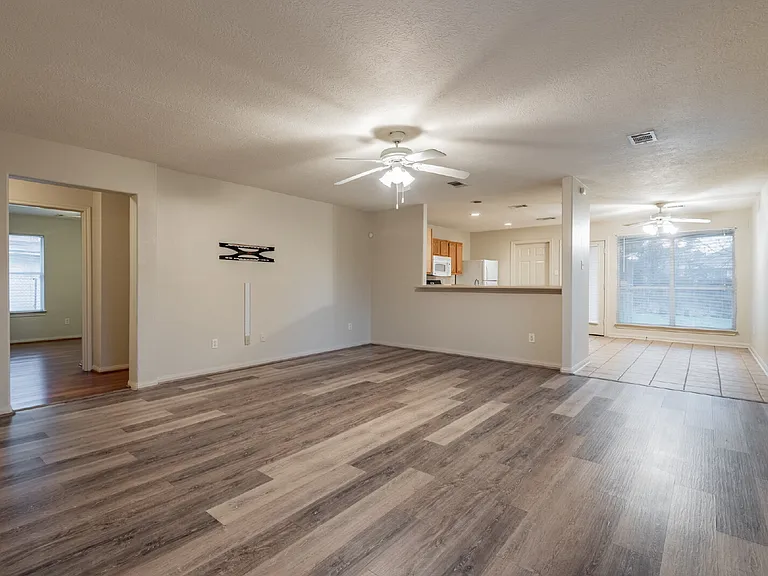 9438 Ashville Dr — Photo 3