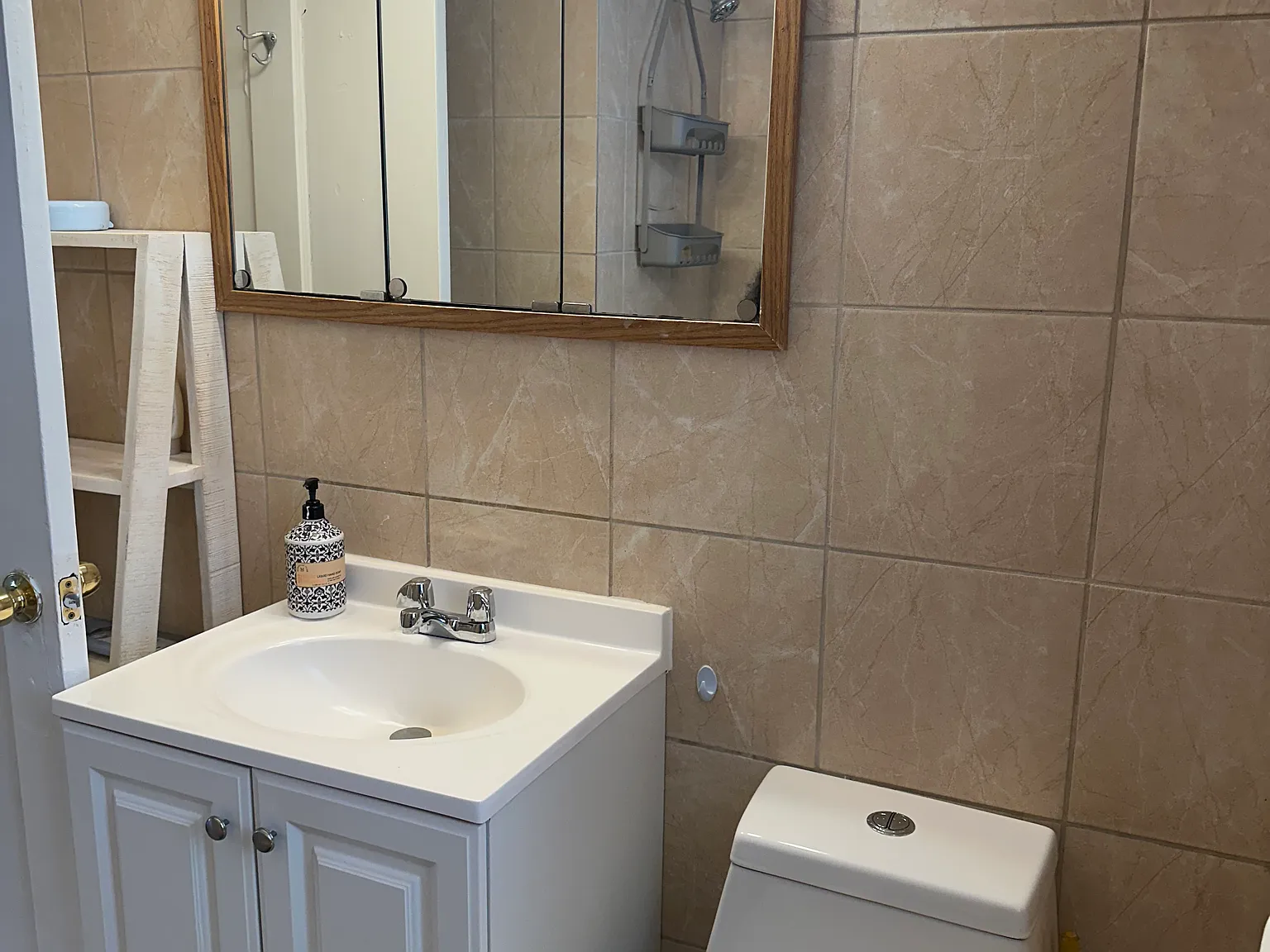 2 bed, 1200 sqft, $1,750 — Photo 2