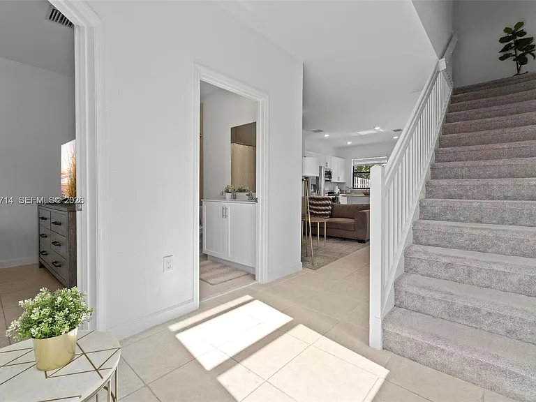 20655 NE 7th Pl — Photo 2