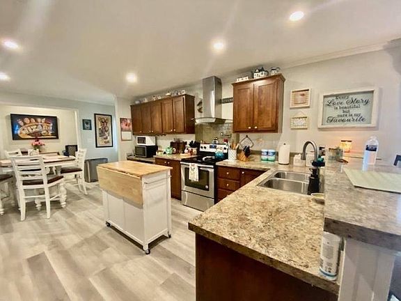 5th image of 276 Lamplighter Dr