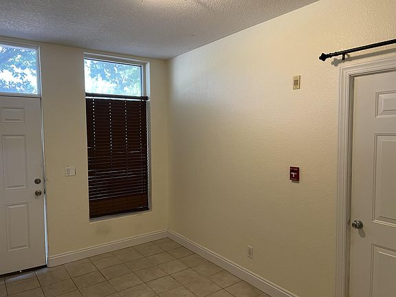 3rd image of 118 Spires Ln #5B-1