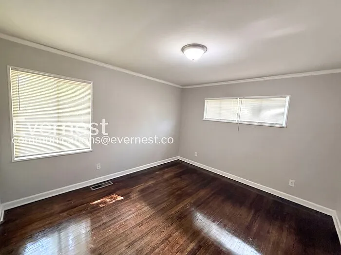 1232 Oakwood St — Photo 6