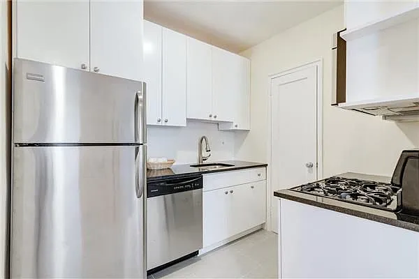 Rented by Century 21 Metropolitan | media 7