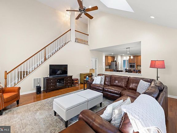 4th image of 112 Heath Ct