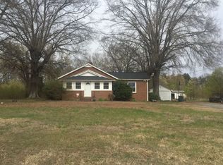 760 Summit Rd, Eden, NC 27288