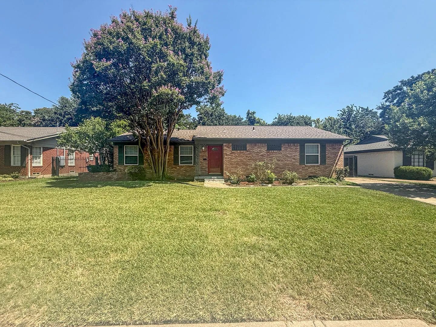 Wonderful home located in Dallas, TX — Photo 1