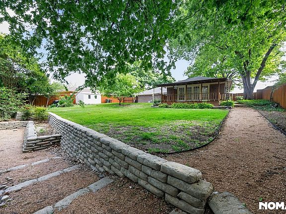 5th image of 2505 Briarwood Dr