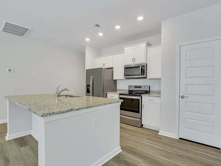 155 Holloway Hl — Photo 6