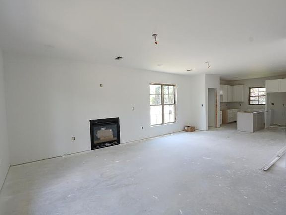 2nd image of 140 Northgate Cir