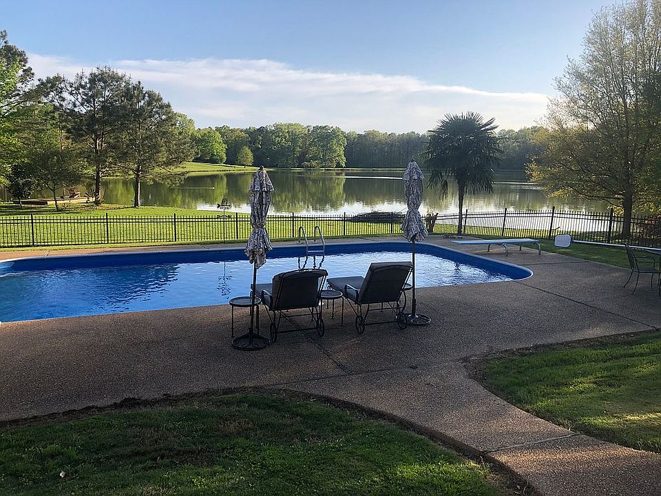BACKYARD POOL