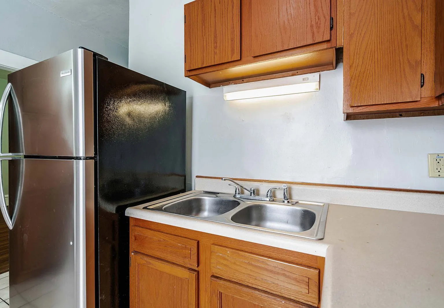 Studio, 1.0 bath, $895 — Photo 3