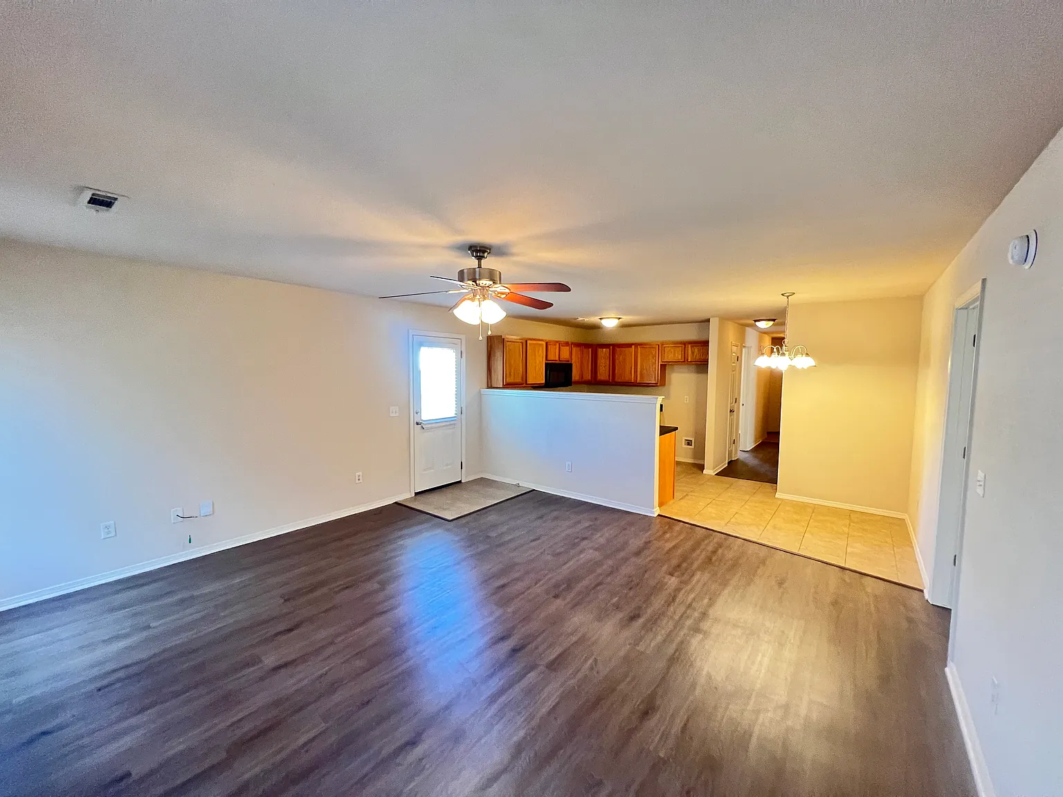 3 bed, 1140 sqft, $1,550 — Photo 2