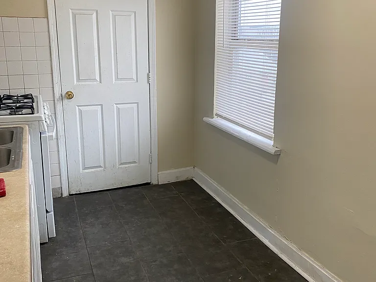 402 W 1st Ave #402B — Photo 12