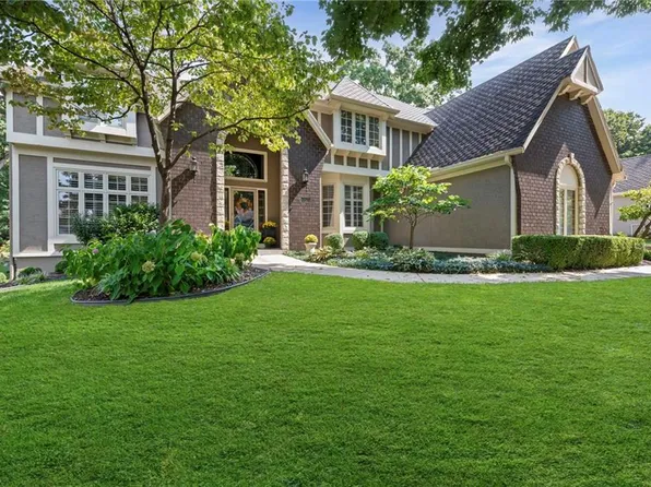 13829 Hemlock St, Overland Park, KS 66223