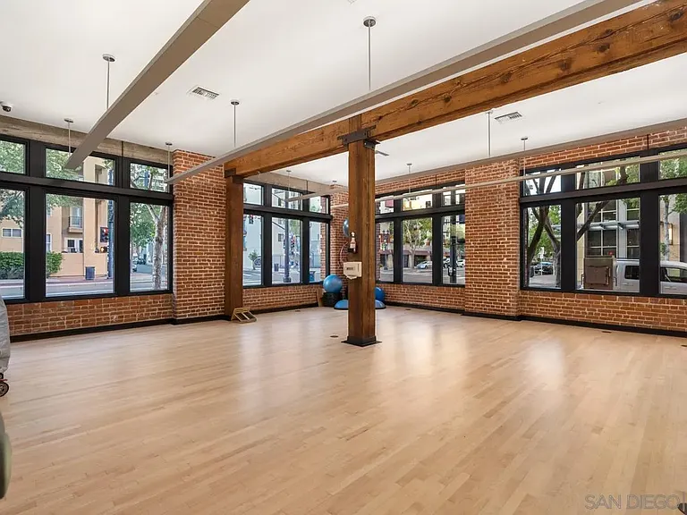 500 W Harbor Dr W #616 — Photo 41