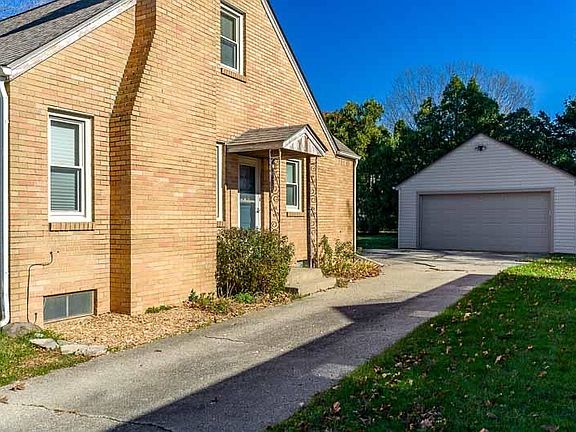 5th image of 515 Oak Knolls Ave