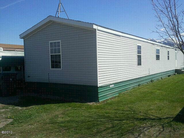 2nd image of 1040 Round Butte Rd W Trlr 38