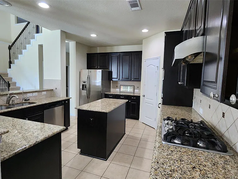 2318 Nashmor Dr — Photo 7
